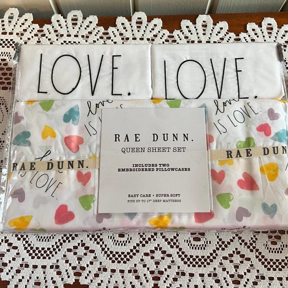 Rae Dunn Valentine's Day Sweetheart Queen Sheet Set